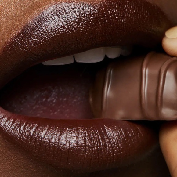 MAC MATTE LIPSTICK DOUBLE FUDGE (656)- Dark Warm Brown - Picture 3 of 5